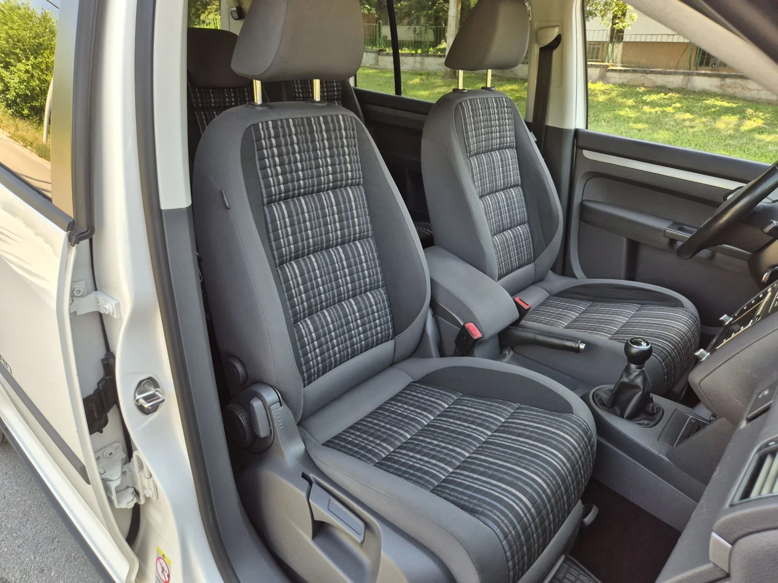 VW Touran CROSS 2.0TDI 7 Местен, снимка 11 - Автомобили и джипове - 55087982