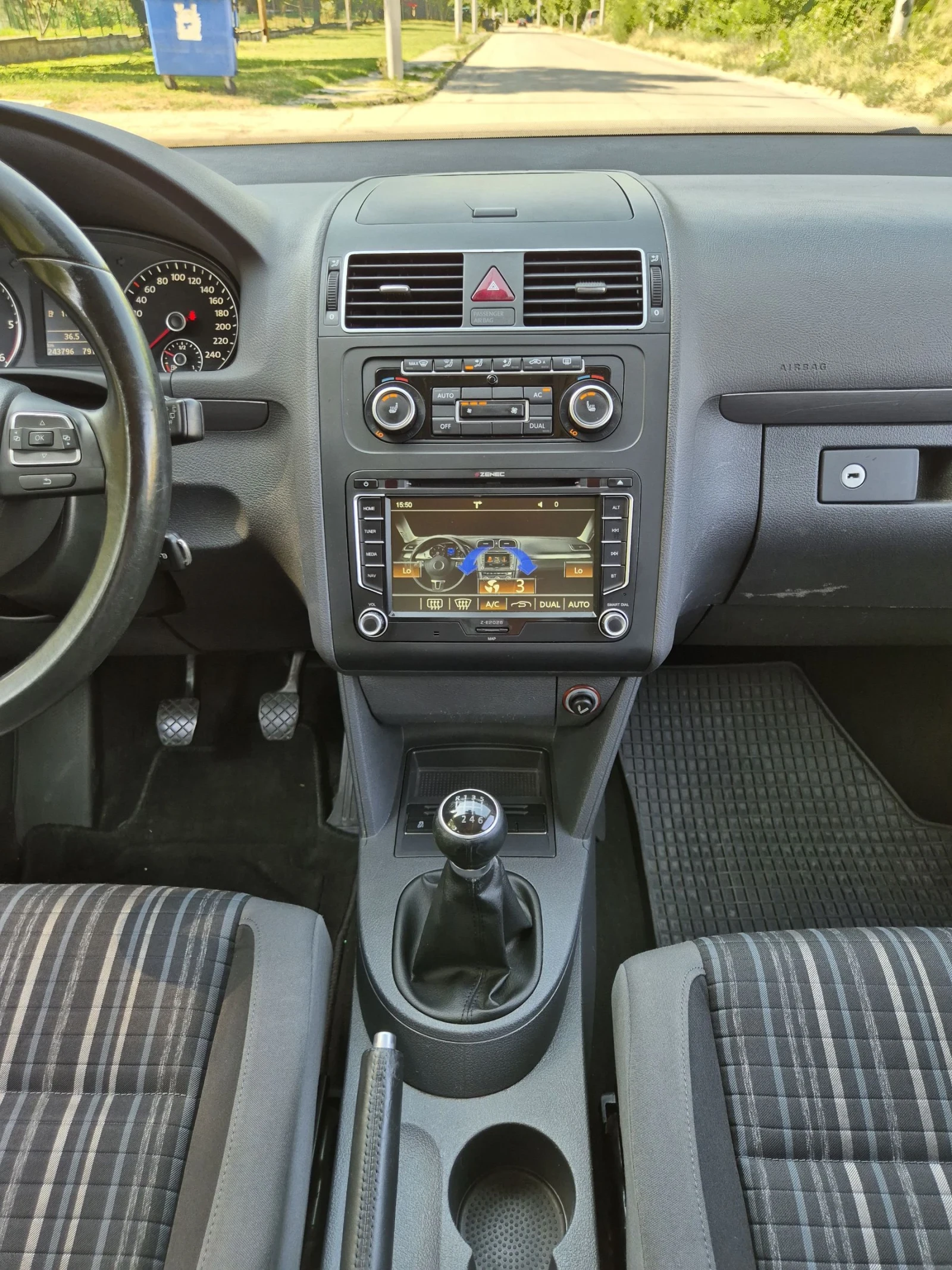 VW Touran CROSS 2.0TDI 7 Местен, снимка 15 - Автомобили и джипове - 55087982