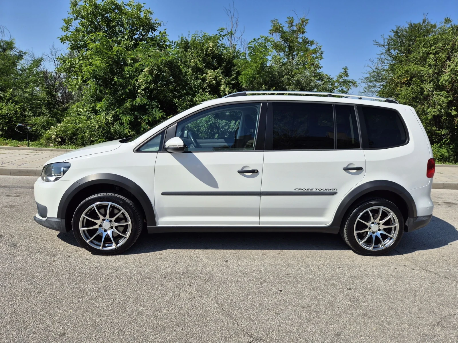 VW Touran CROSS 2.0TDI 7 Местен, снимка 7 - Автомобили и джипове - 55087982