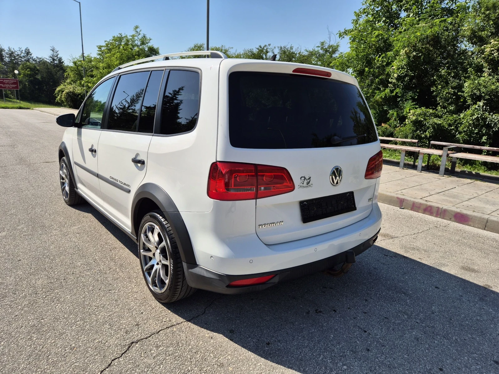VW Touran CROSS 2.0TDI 7 Местен, снимка 4 - Автомобили и джипове - 55087982