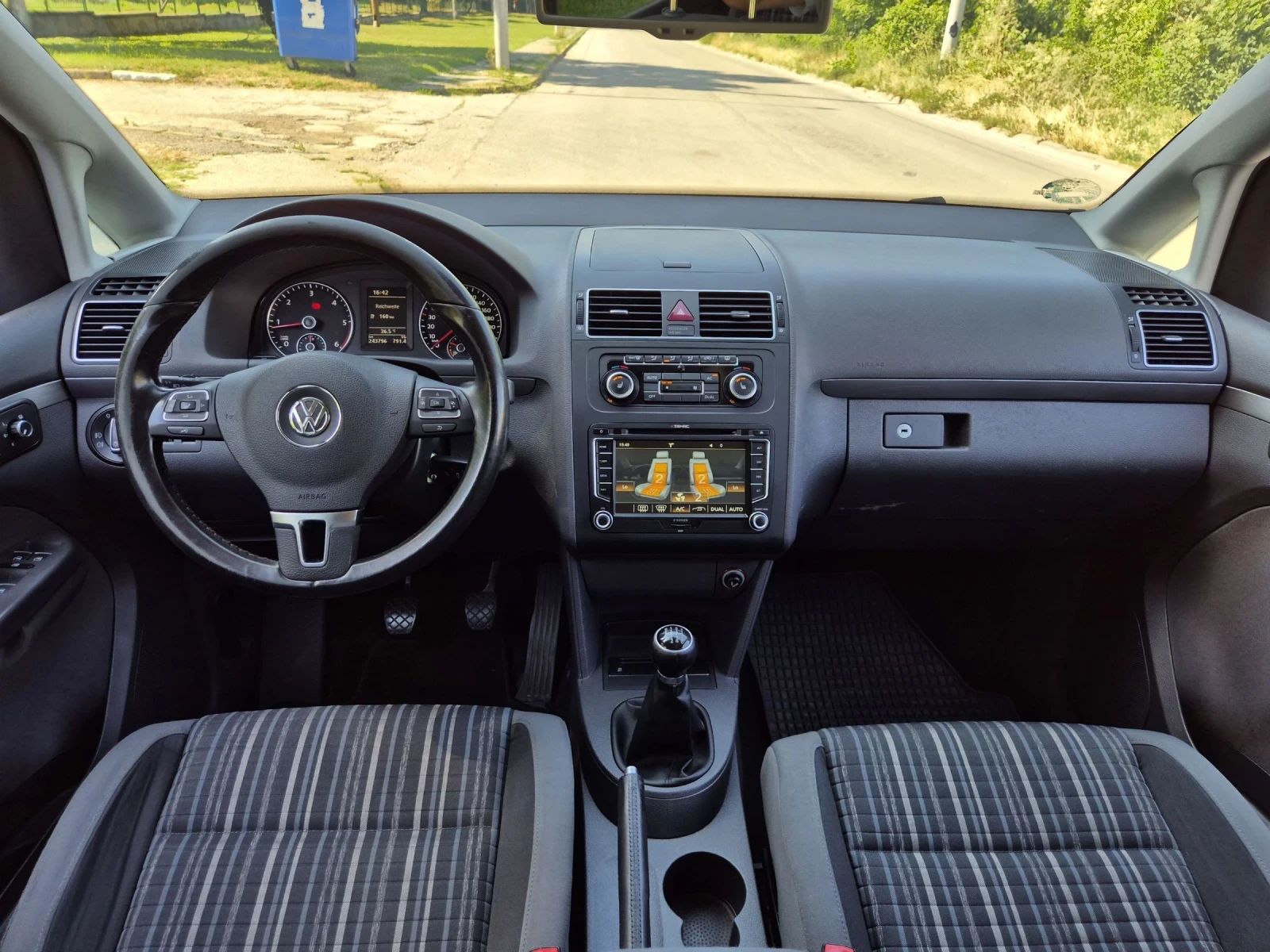 VW Touran CROSS 2.0TDI 7 Местен, снимка 9 - Автомобили и джипове - 55087982