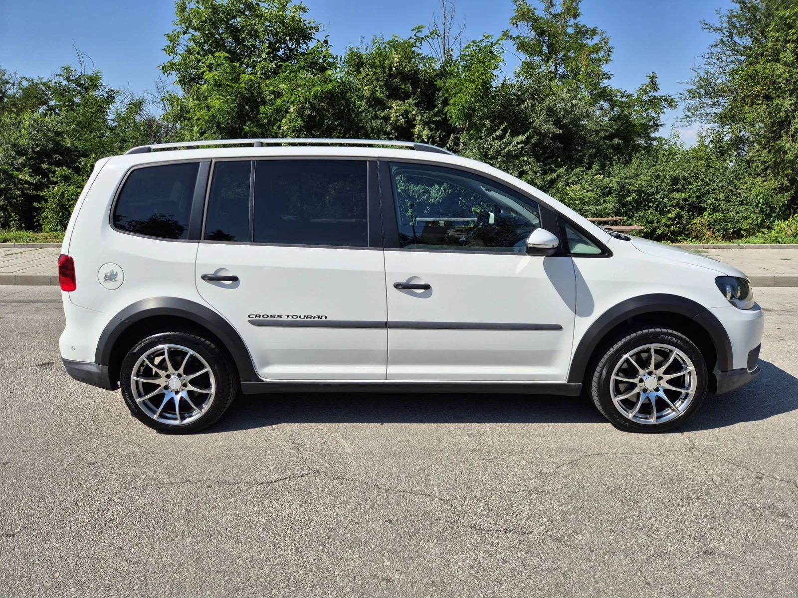 VW Touran CROSS 2.0TDI 7 Местен, снимка 8 - Автомобили и джипове - 55087982