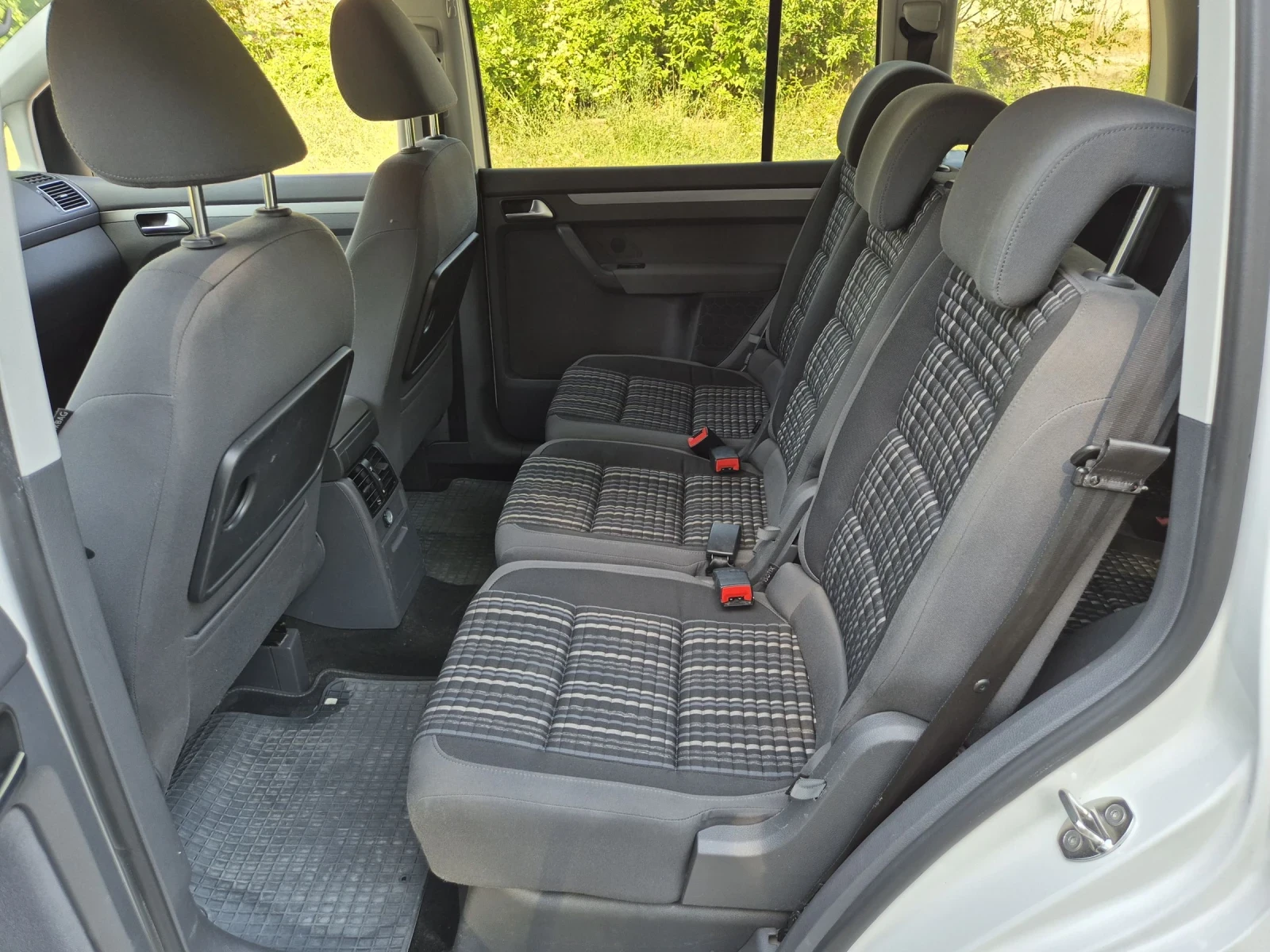 VW Touran CROSS 2.0TDI 7 Местен, снимка 13 - Автомобили и джипове - 55087982