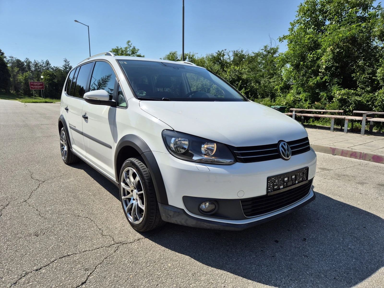 VW Touran CROSS 2.0TDI 7 Местен, снимка 2 - Автомобили и джипове - 55087982