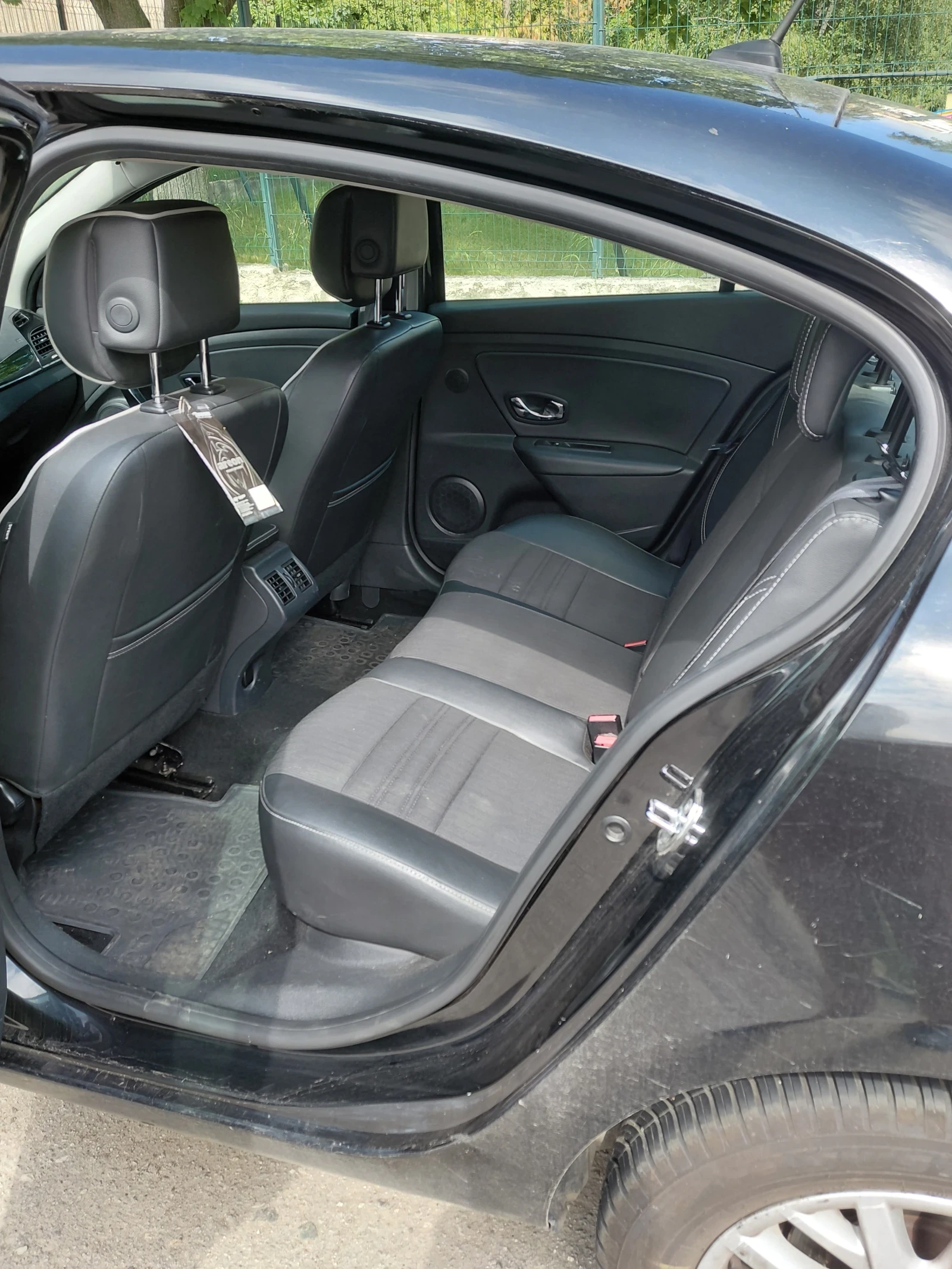 Renault Fluence, снимка 4 - Автомобили и джипове - 55199997