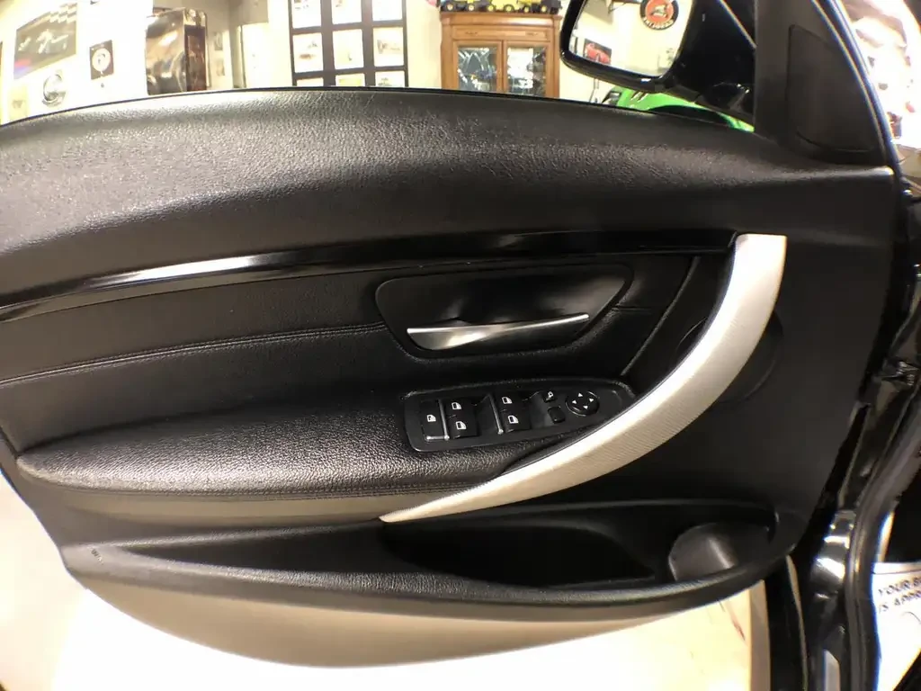 BMW 330 PLUG IN HYBRID * 330e, снимка 10 - Автомобили и джипове - 55230084