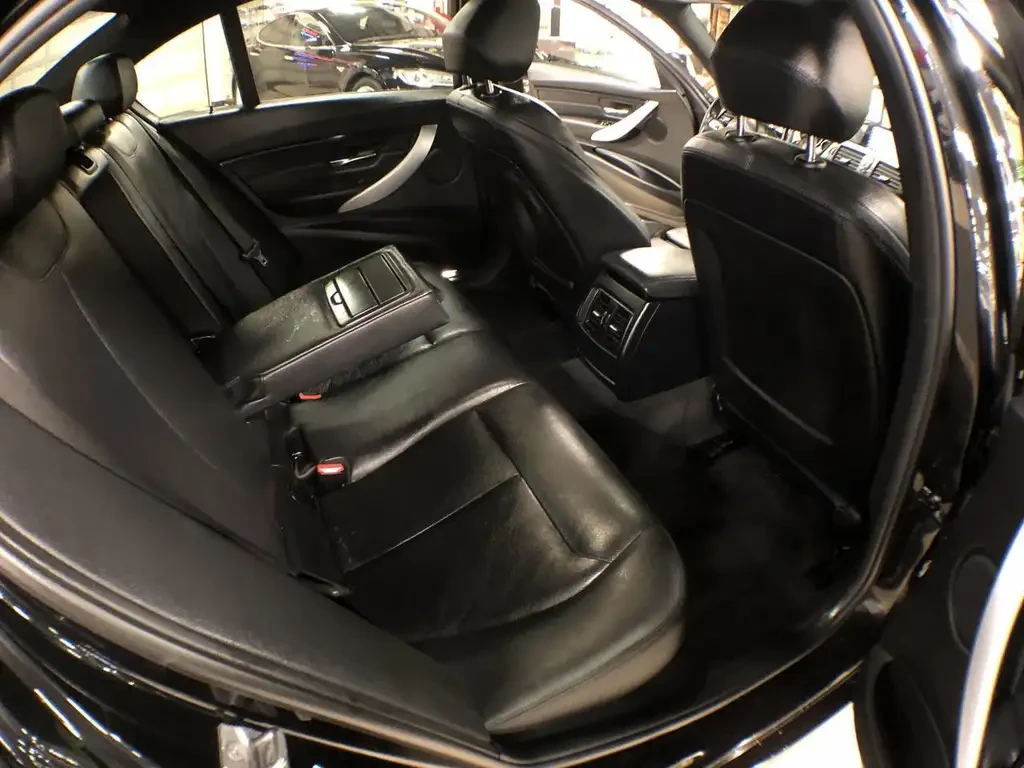 BMW 330 PLUG IN HYBRID * 330e, снимка 16 - Автомобили и джипове - 55230084