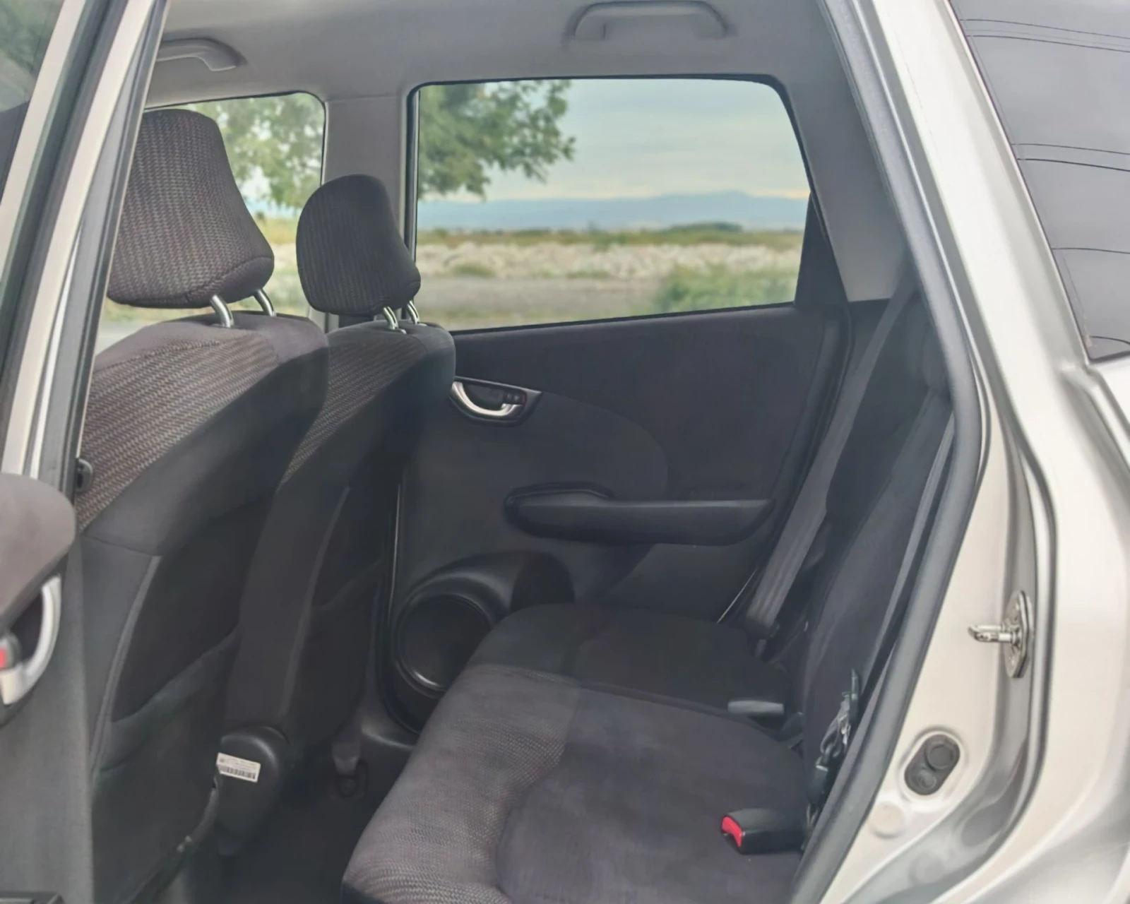 Honda Jazz 1.3 БЕНЗИН 99 К.С. АВТОМАТИК! УНИКАЛНО СЪСТОЯНИЕ!!, снимка 12 - Автомобили и джипове - 56087699