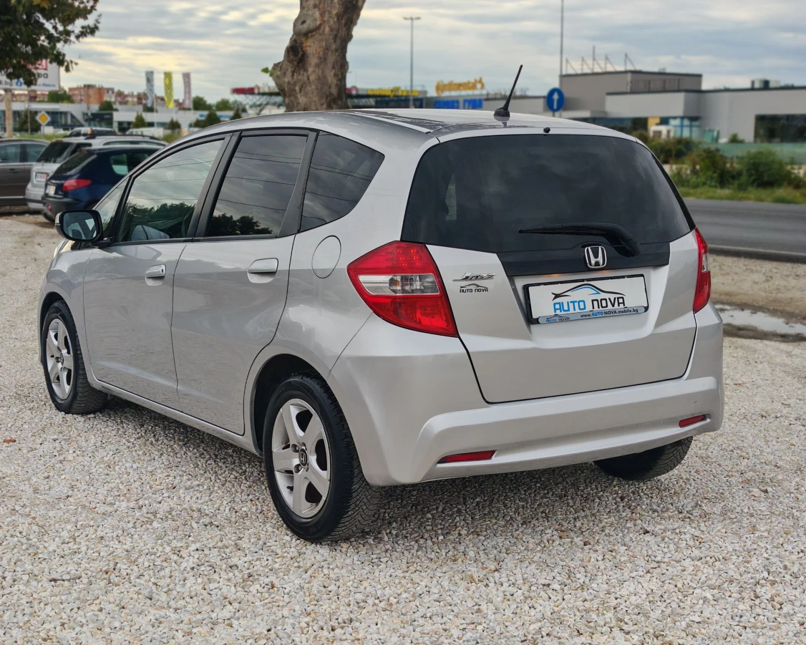 Honda Jazz 1.3 БЕНЗИН 99 К.С. АВТОМАТИК! УНИКАЛНО СЪСТОЯНИЕ!!, снимка 7 - Автомобили и джипове - 56087699