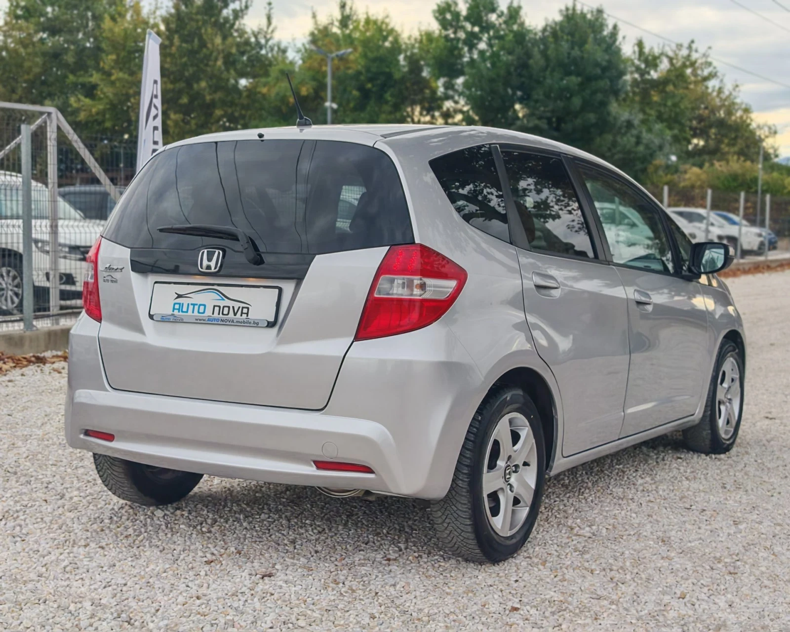 Honda Jazz 1.3 БЕНЗИН 99 К.С. АВТОМАТИК! УНИКАЛНО СЪСТОЯНИЕ!!, снимка 5 - Автомобили и джипове - 56087699