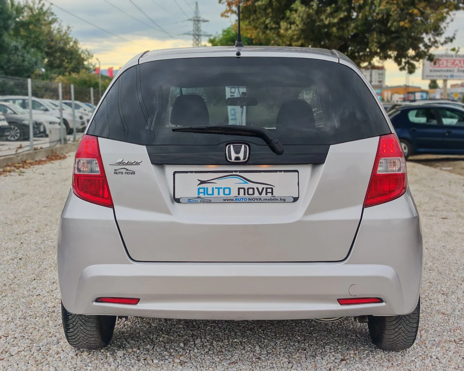 Honda Jazz 1.3 БЕНЗИН 99 К.С. АВТОМАТИК! УНИКАЛНО СЪСТОЯНИЕ!!, снимка 6 - Автомобили и джипове - 56087699