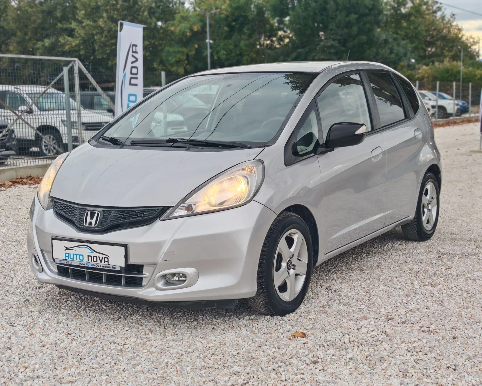Honda Jazz 1.3 БЕНЗИН 99 К.С. АВТОМАТИК! УНИКАЛНО СЪСТОЯНИЕ!!, снимка 3 - Автомобили и джипове - 56087699