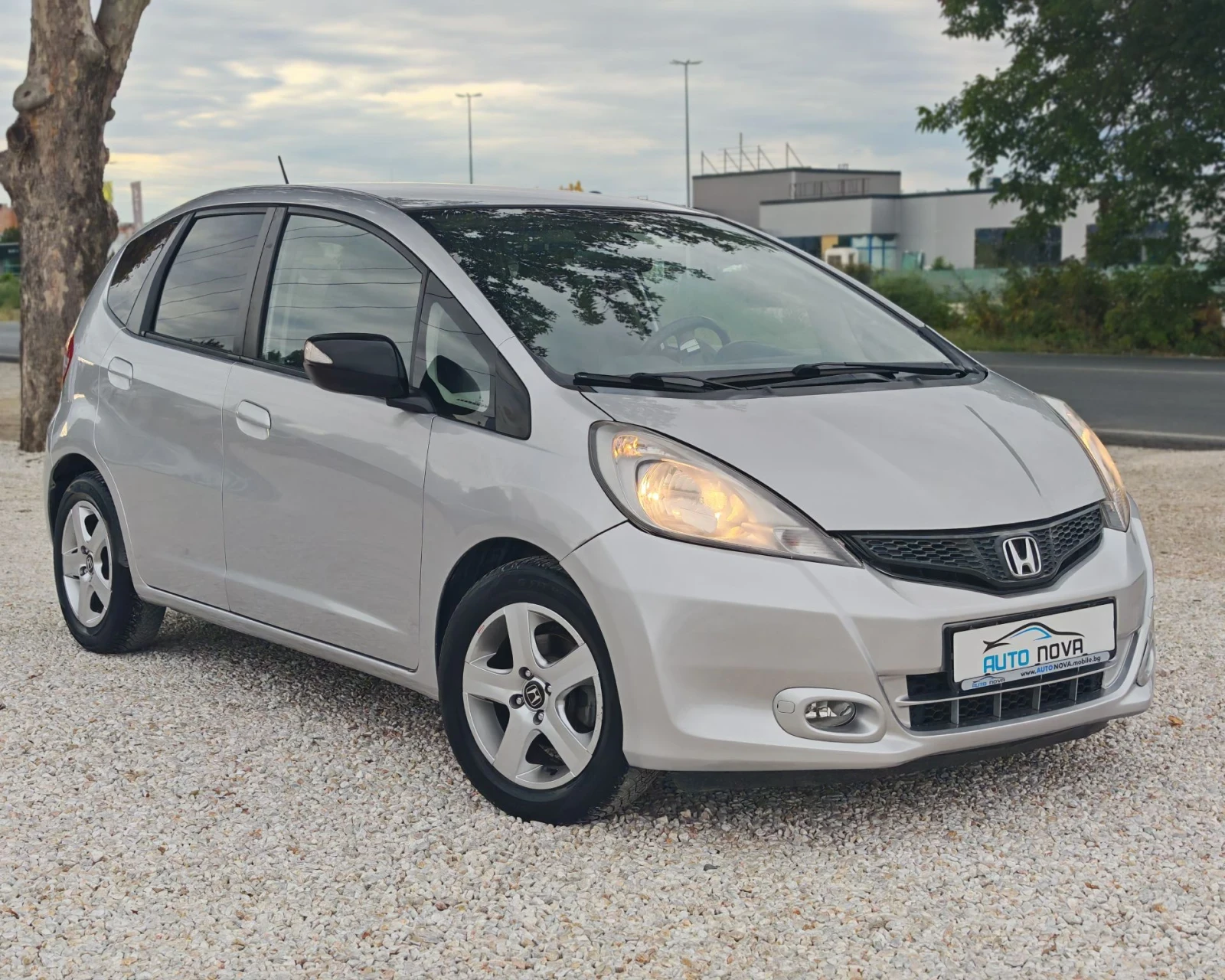 Honda Jazz 1.3 БЕНЗИН 99 К.С. АВТОМАТИК! УНИКАЛНО СЪСТОЯНИЕ!!, снимка 15 - Автомобили и джипове - 56087699