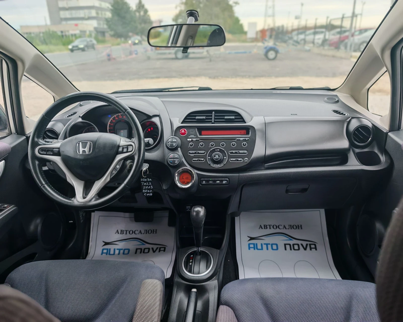 Honda Jazz 1.3 БЕНЗИН 99 К.С. АВТОМАТИК! УНИКАЛНО СЪСТОЯНИЕ!!, снимка 17 - Автомобили и джипове - 56087699
