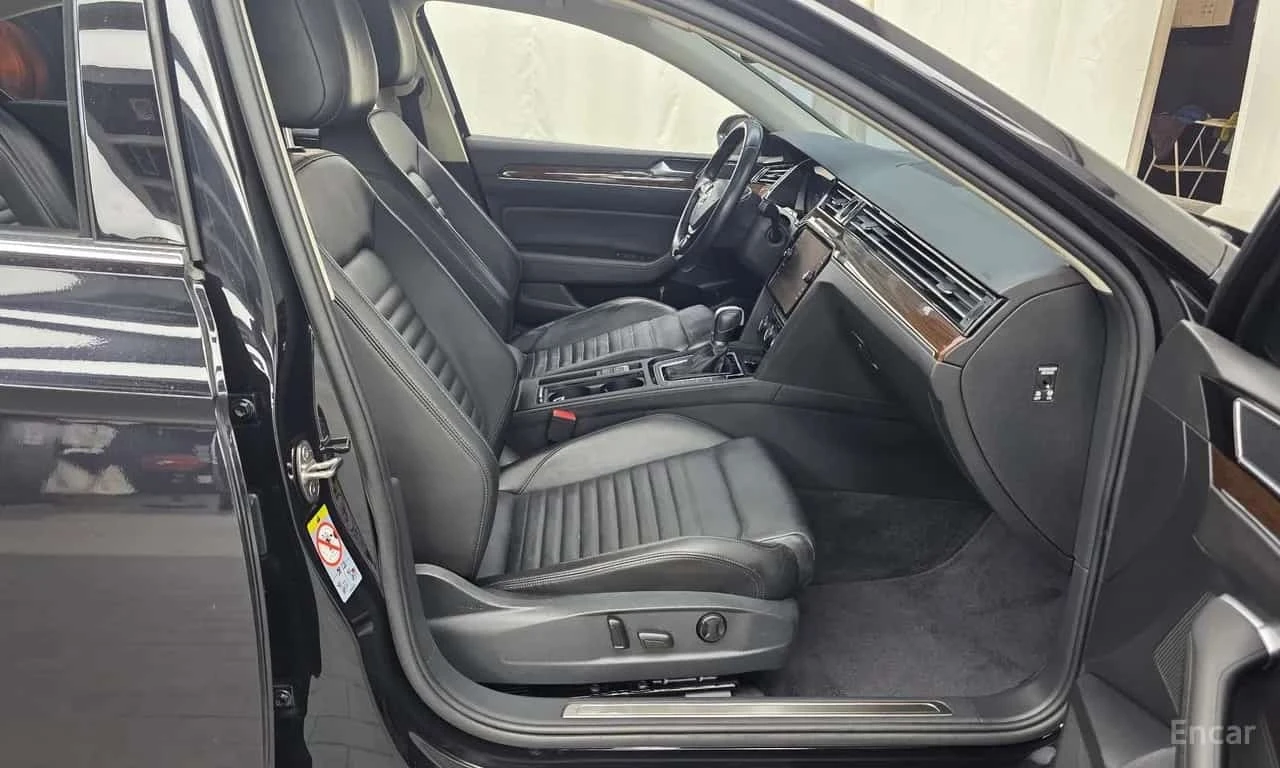 VW Passat * 2.0 TDI Premium * ЦЕНА ДО БГ, снимка 12 - Автомобили и джипове - 56636778