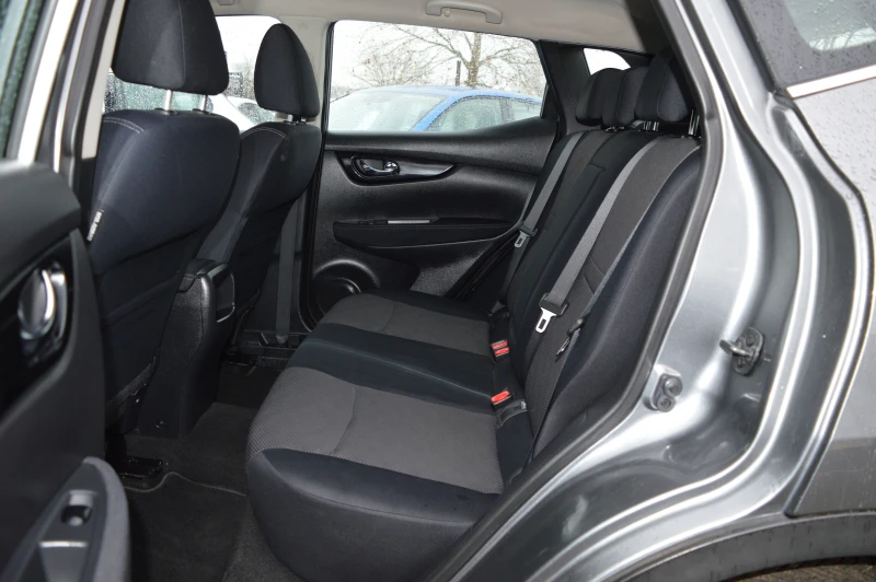 Nissan Qashqai 1.6dci 131Kk.c. 4x4ACENTA, снимка 10 - Автомобили и джипове - 53187786