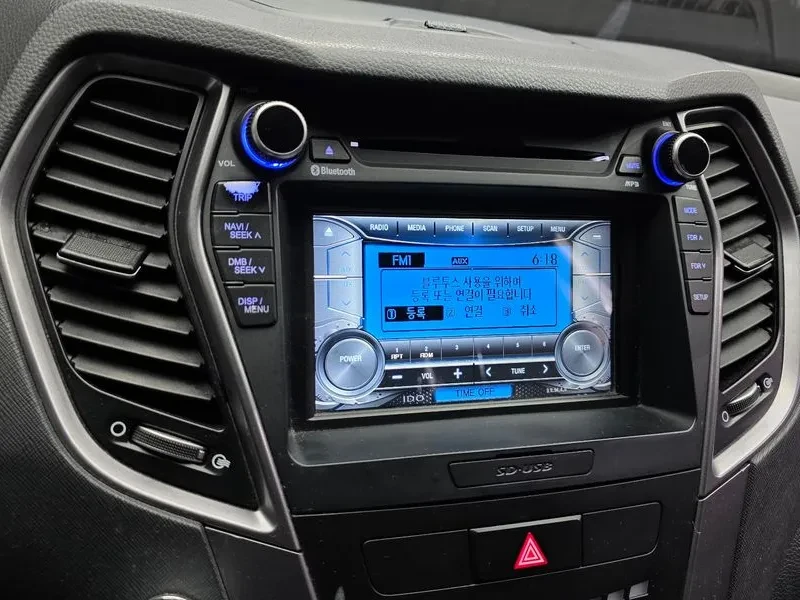 Hyundai Santa fe 2.0 CRDi 4WD - САМО 30% АВАНС, снимка 16 - Автомобили и джипове - 56159047