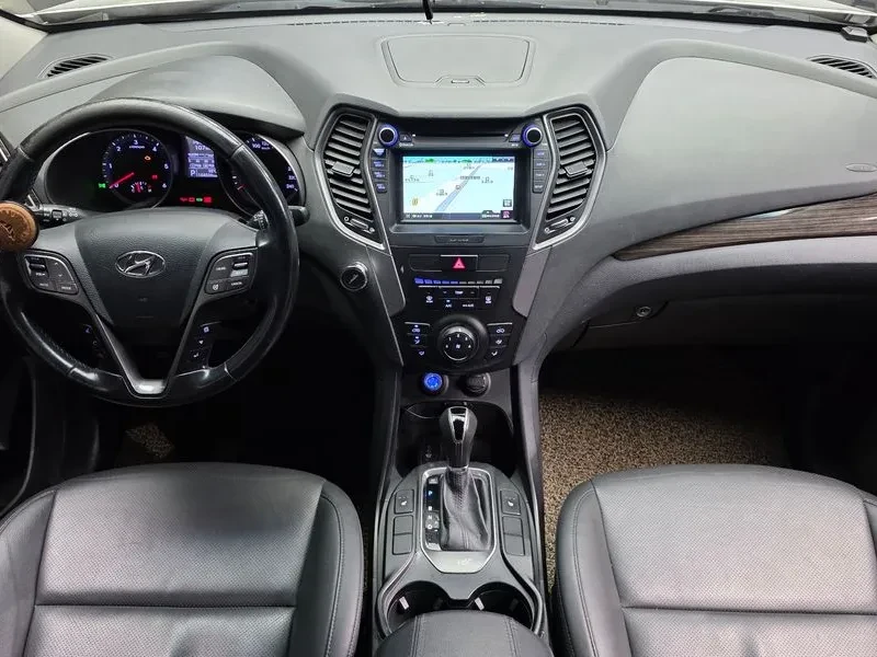 Hyundai Santa fe 2.0 CRDi 4WD - САМО 30% АВАНС, снимка 7 - Автомобили и джипове - 56159047