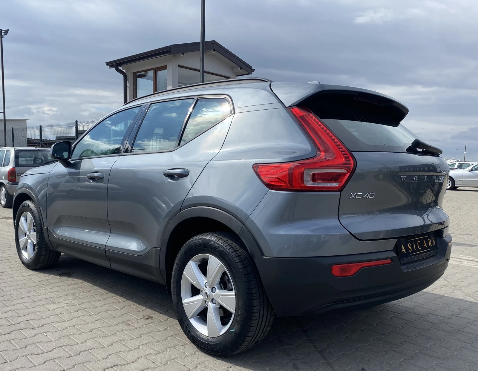 Volvo XC40 2.0D AUTOMATIC EURO 6D - изображение 3