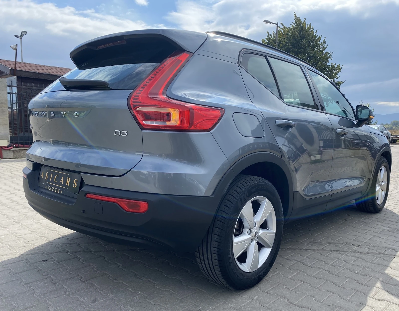 Volvo XC40 2.0D AUTOMATIC EURO 6D - изображение 5