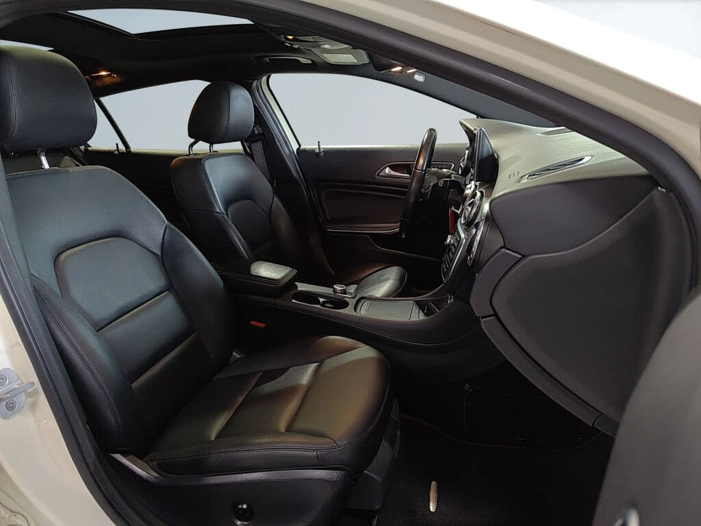 Mercedes-Benz GLA 4MATIC* АвтоКредит* (ЦЕНА ДО БГ), снимка 11 - Автомобили и джипове - 53998613