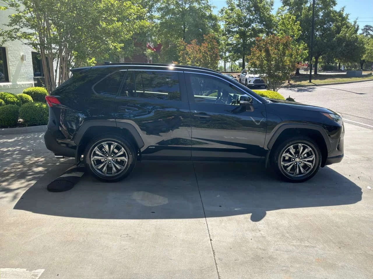 Toyota Rav4 | Hybrid XLE | ПОДГРЕВ | ШИБИДАХ | CARFAX | , снимка 3 - Автомобили и джипове - 54523382