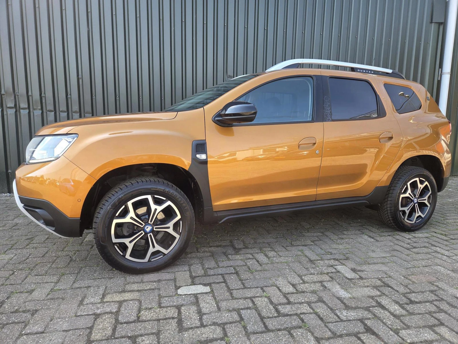 Dacia Duster 15 Year Anniversary, снимка 6 - Автомобили и джипове - 55484396