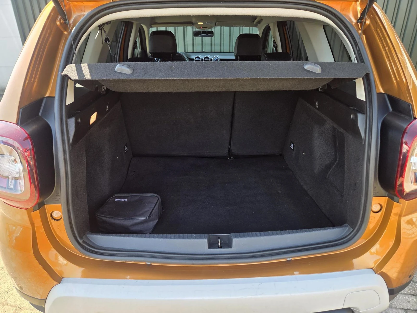 Dacia Duster 15 Year Anniversary, снимка 11 - Автомобили и джипове - 55484396