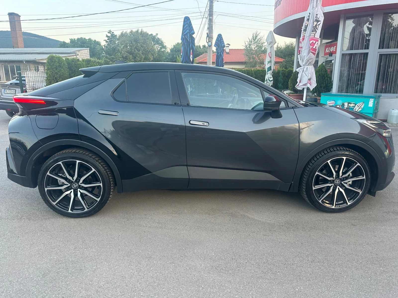 Toyota C-HR 2.0 PHEV, снимка 3 - Автомобили и джипове - 55660579