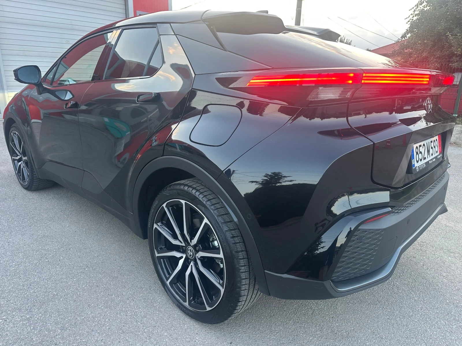 Toyota C-HR 2.0 PHEV, снимка 4 - Автомобили и джипове - 55660579