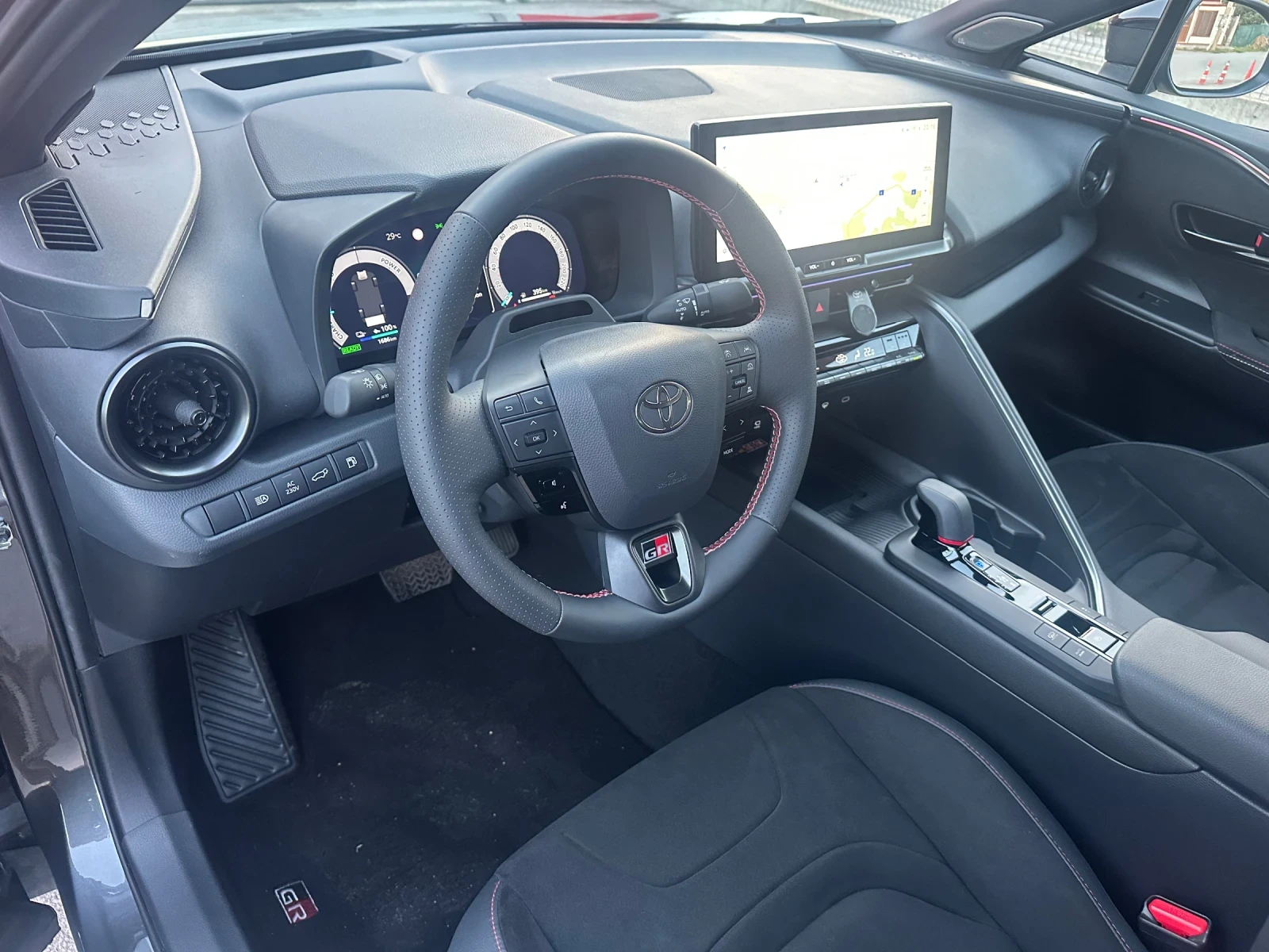 Toyota C-HR 2.0 PHEV, снимка 7 - Автомобили и джипове - 55660579