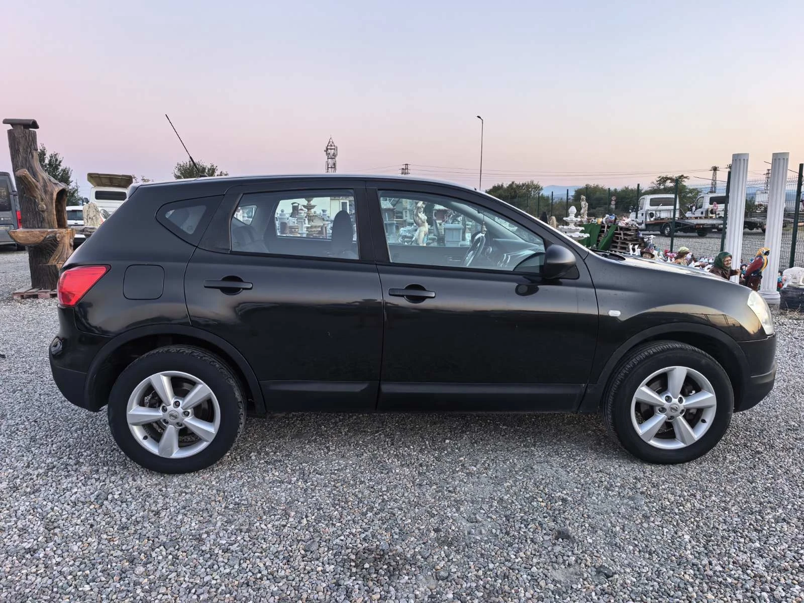 Nissan Qashqai 1.5DCI, снимка 4 - Автомобили и джипове - 55780619