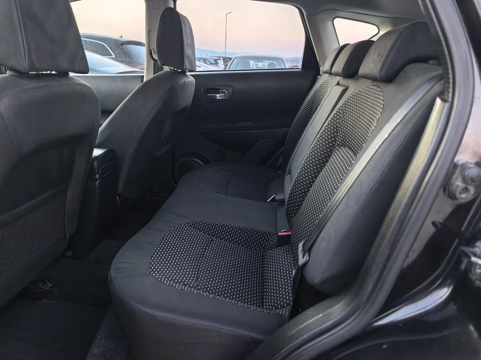 Nissan Qashqai 1.5DCI, снимка 13 - Автомобили и джипове - 55780619