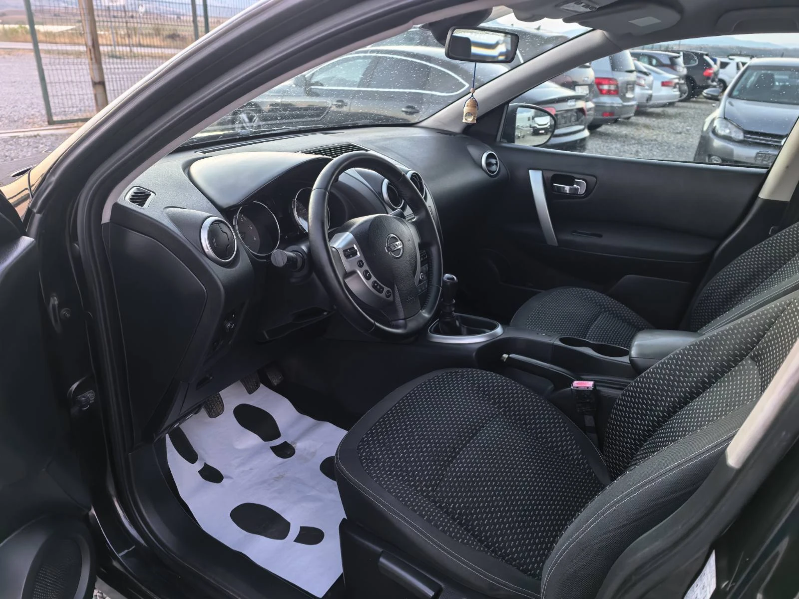 Nissan Qashqai 1.5DCI, снимка 9 - Автомобили и джипове - 55780619