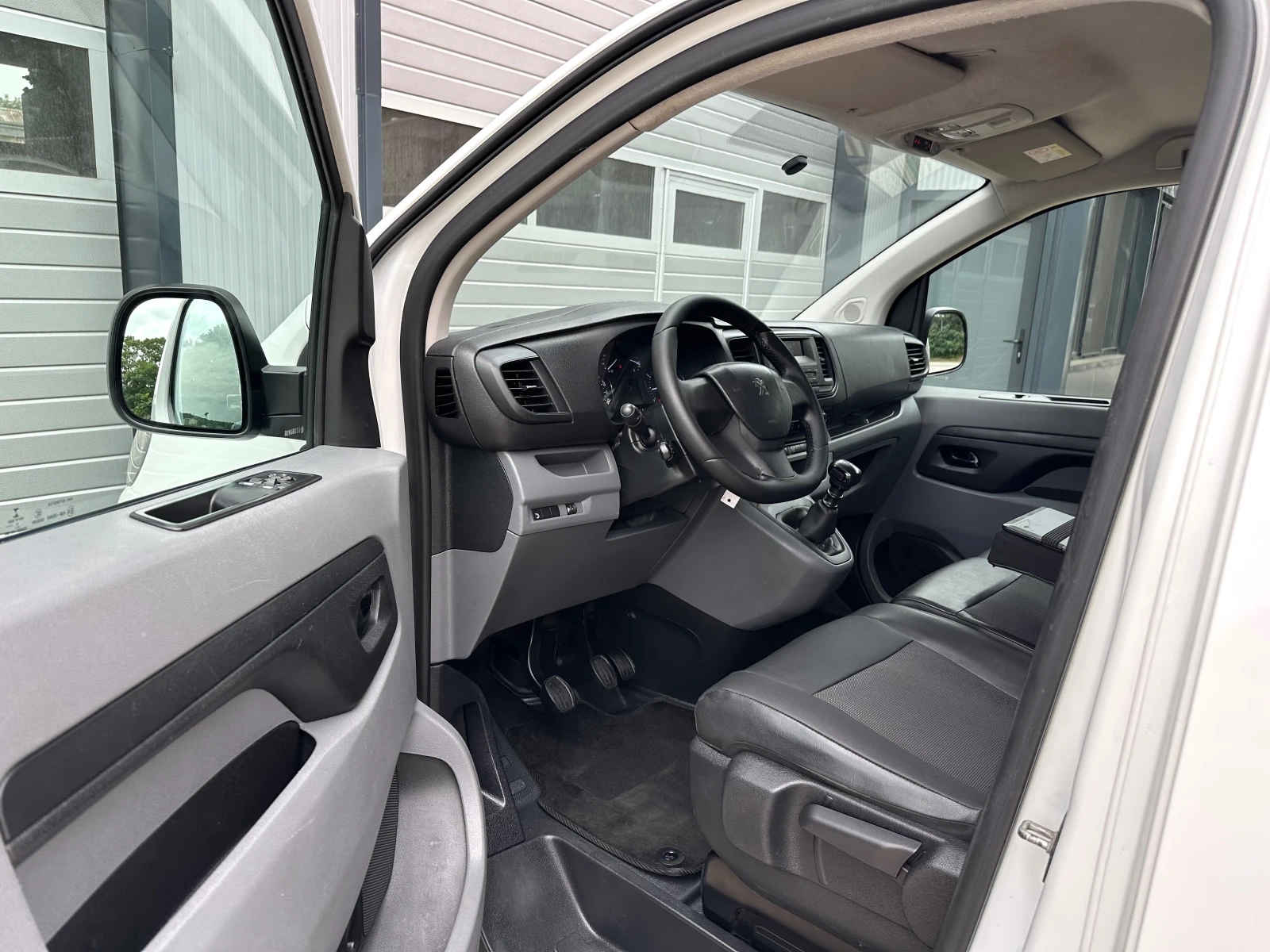 Peugeot Expert 2.0HDI КЛИМАТИК - изображение 8