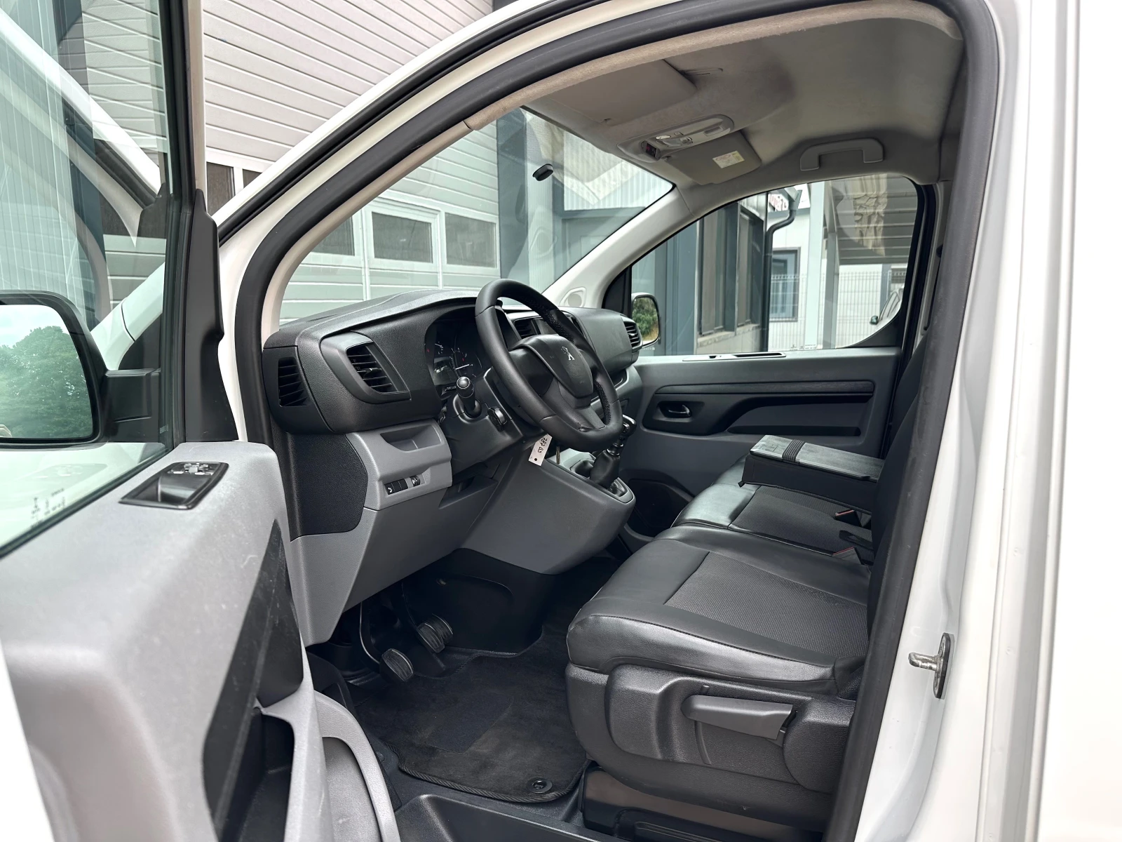 Peugeot Expert 2.0HDI КЛИМАТИК - изображение 9