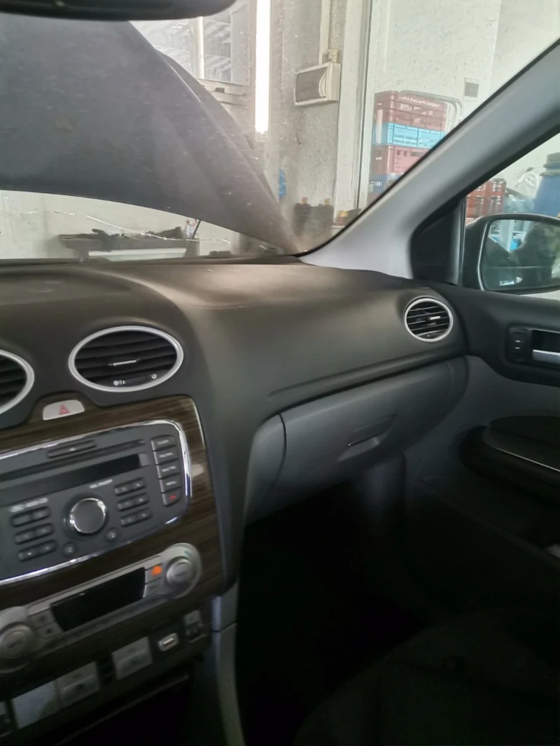 Ford Focus 1.6, снимка 8 - Автомобили и джипове - 47174241