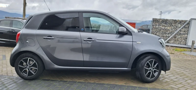 Smart Forfour EQ 60kw, снимка 4 - Автомобили и джипове - 48358570