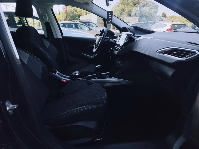 Peugeot 2008 1.2i 82к.с// Обслужен//, снимка 11 - Автомобили и джипове - 51556862