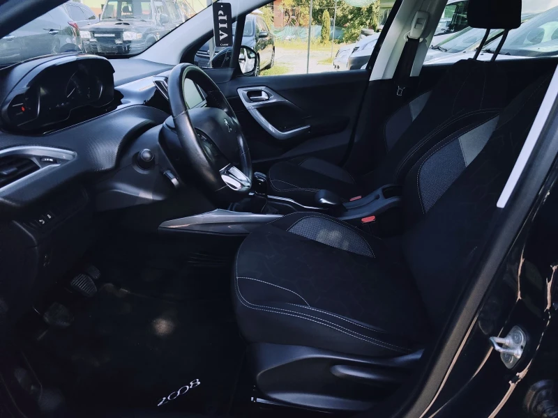 Peugeot 2008 1.2i 82к.с// Обслужен//, снимка 12 - Автомобили и джипове - 51556862
