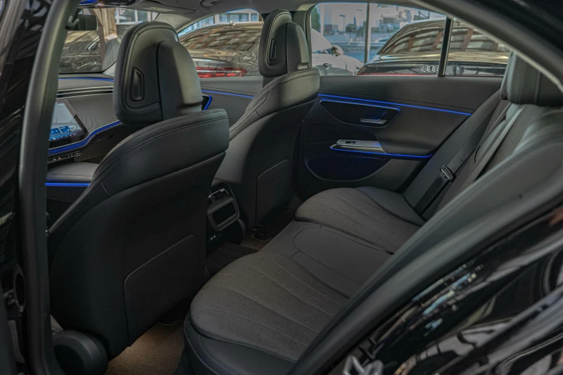 Mercedes-Benz E 220 d/Avantgarde/Virtual/Панорама/MBUX/Pre-Safe/Therma, снимка 8 - Автомобили и джипове - 51781544