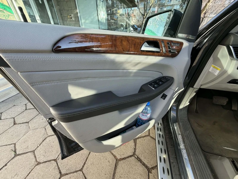 Mercedes-Benz ML 550, снимка 9 - Автомобили и джипове - 53151747