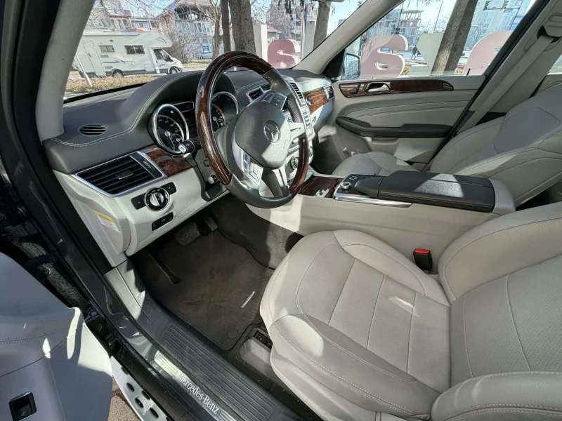Mercedes-Benz ML 550, снимка 6 - Автомобили и джипове - 53151747