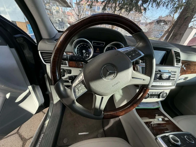 Mercedes-Benz ML 550, снимка 7 - Автомобили и джипове - 53151747