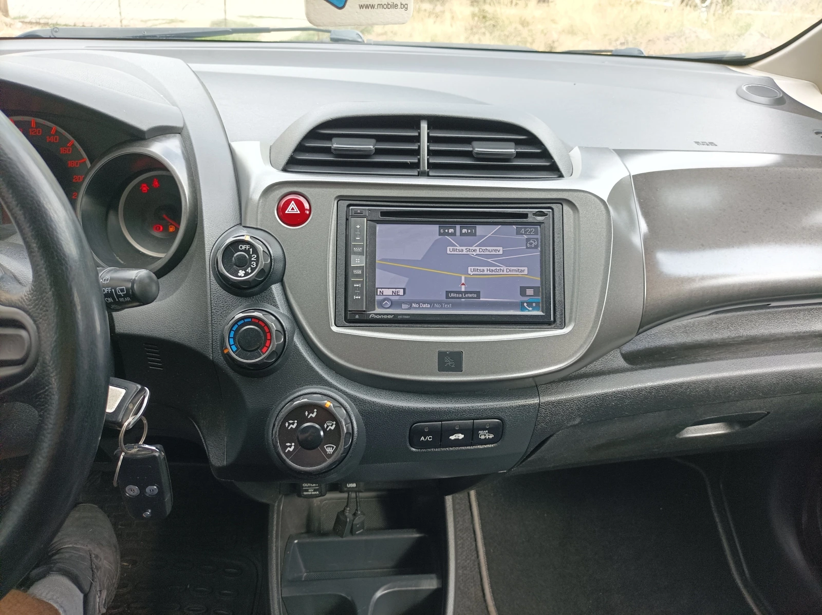 Honda Jazz 1.4i-VTEC FACELIFT NAVI - изображение 10