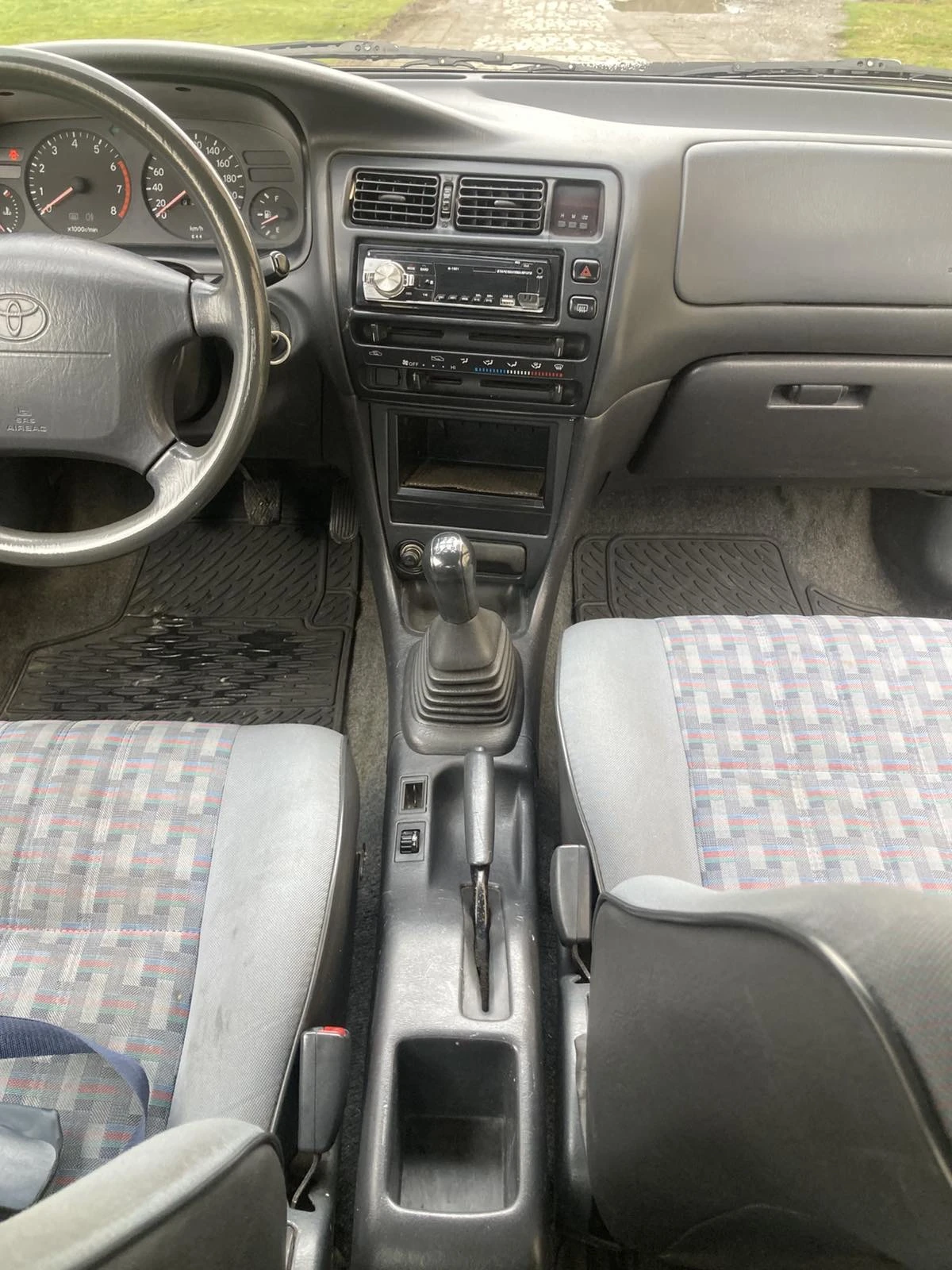 Toyota Corolla 1.3 Бензин, снимка 14 - Автомобили и джипове - 54012329