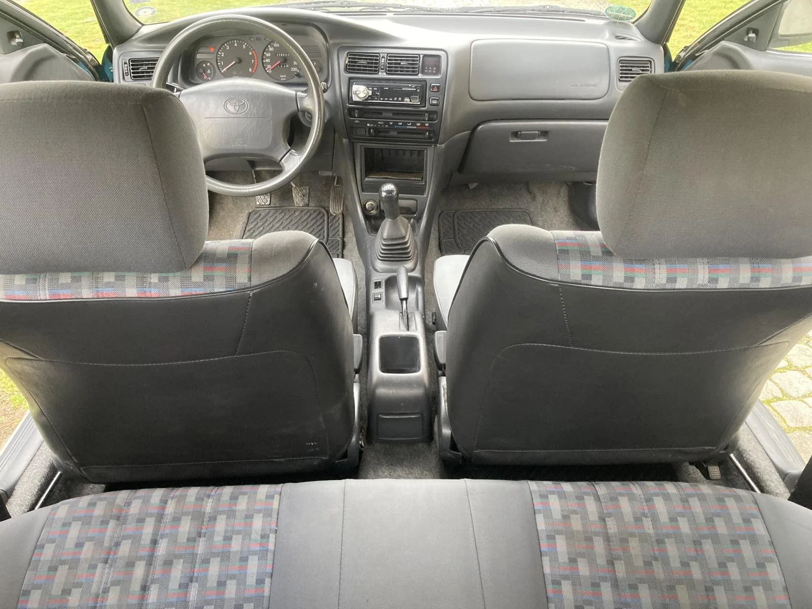 Toyota Corolla 1.3 Бензин, снимка 13 - Автомобили и джипове - 54012329