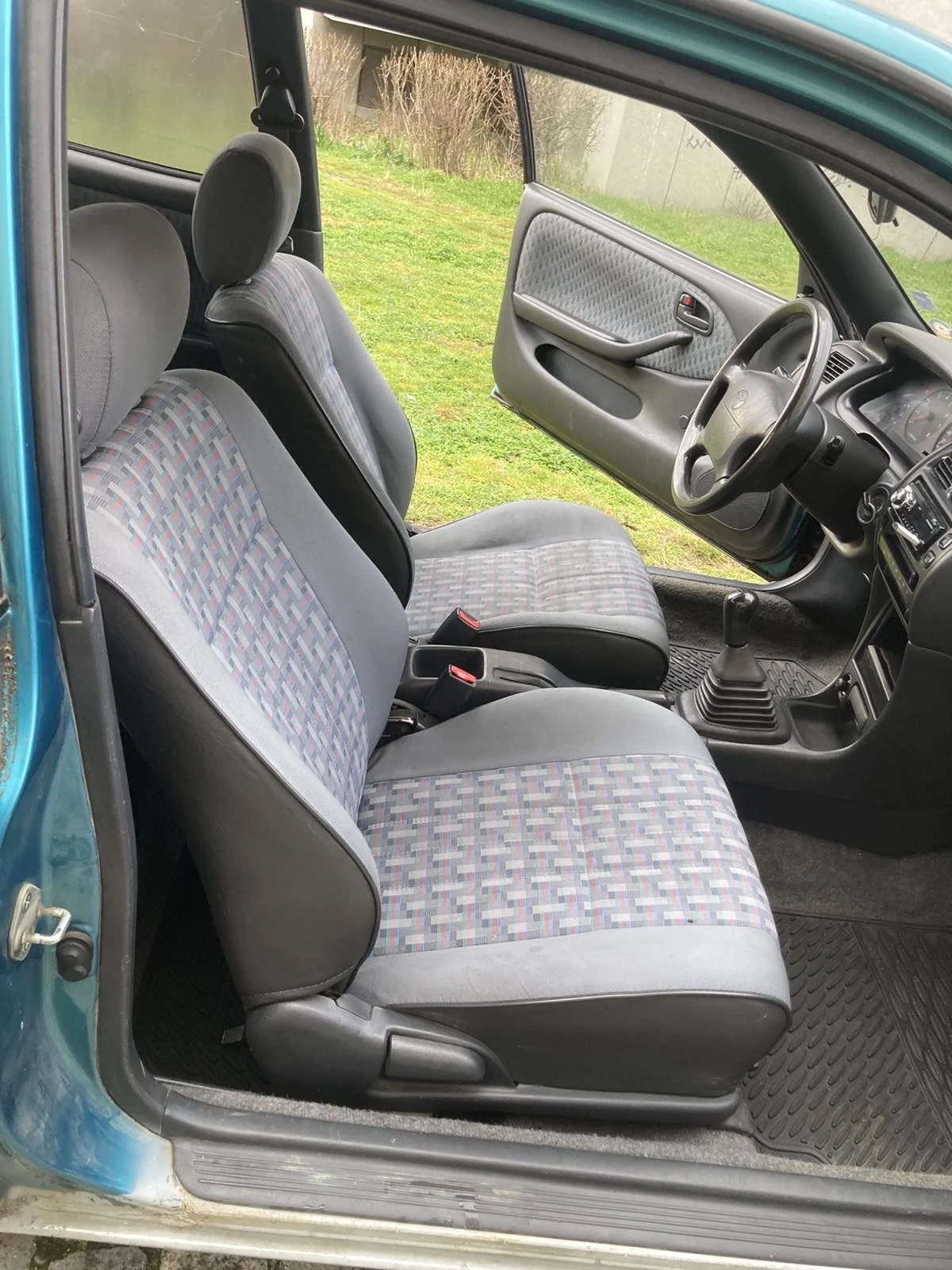 Toyota Corolla 1.3 Бензин, снимка 12 - Автомобили и джипове - 54012329