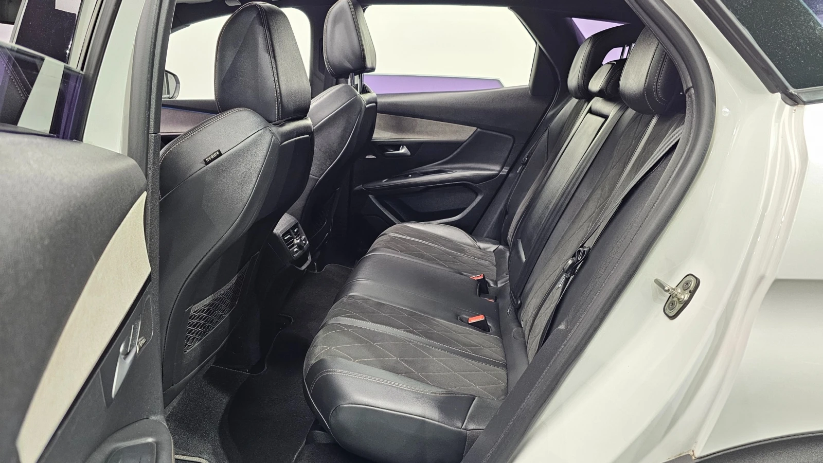 Peugeot 3008 2.0 BlueHDi GT | Адаптивен круиз| Масаж| Панорамa, снимка 14 - Автомобили и джипове - 55046167