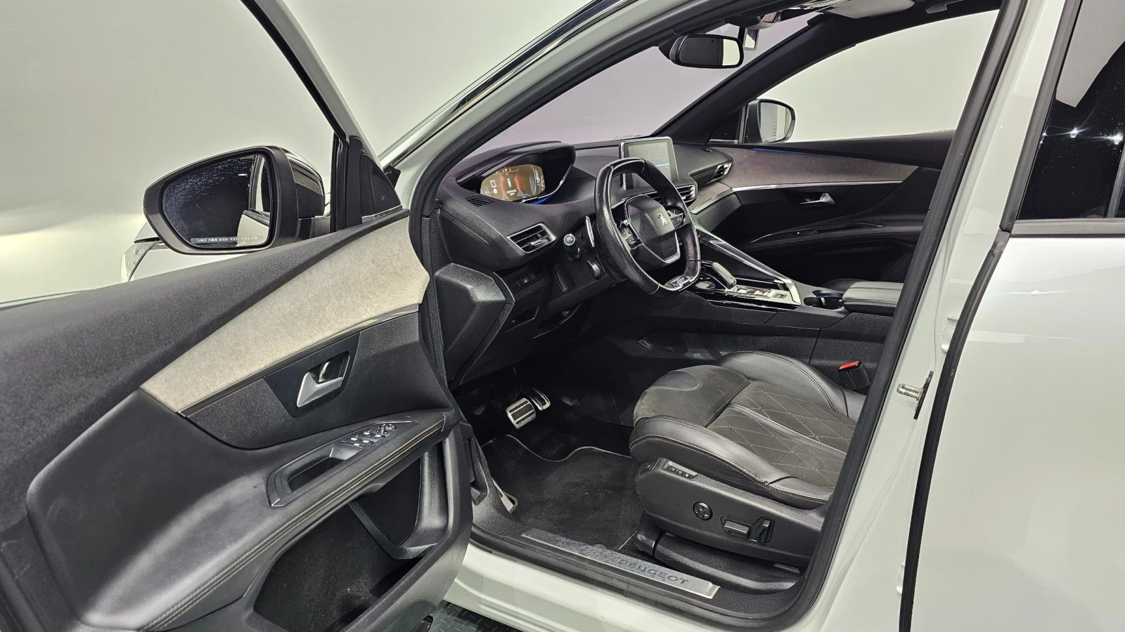 Peugeot 3008 2.0 BlueHDi GT | Адаптивен круиз| Масаж| Панорамa, снимка 10 - Автомобили и джипове - 55046167